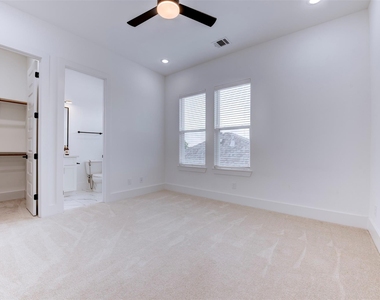 861 Fisher Street - Photo Thumbnail 6