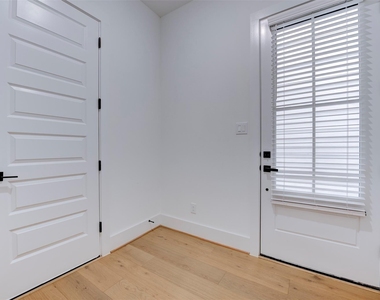 861 Fisher Street - Photo Thumbnail 5