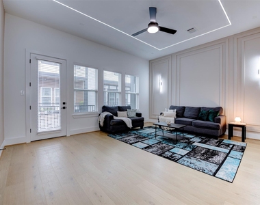 861 Fisher Street - Photo Thumbnail 10
