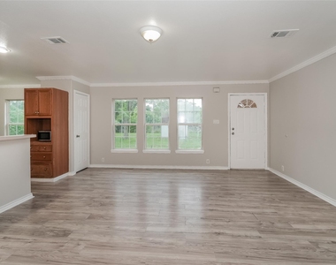 829 Marjorie Street - Photo Thumbnail 2