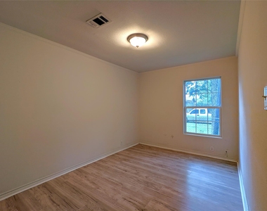 829 Marjorie Street - Photo Thumbnail 16