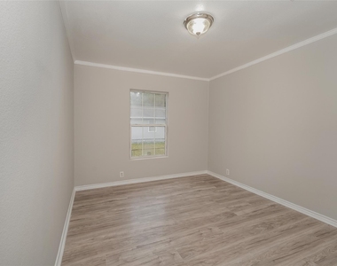 829 Marjorie Street - Photo Thumbnail 11