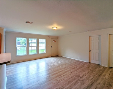 829 Marjorie Street - Photo Thumbnail 4