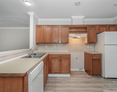 829 Marjorie Street - Photo Thumbnail 6
