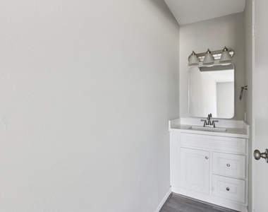 9114 Kempwood Drive - Photo Thumbnail 13