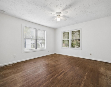 2308 Mcclendon Street - Photo Thumbnail 6