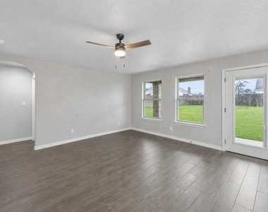 228 Saint Charles Drive - Photo Thumbnail 3