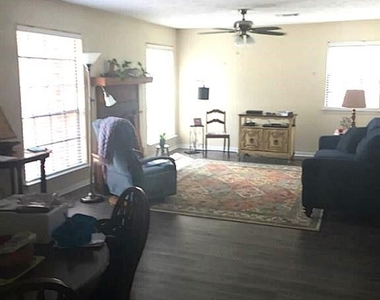 2402 Sycamore Avenue - Photo Thumbnail 5