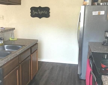 2402 Sycamore Avenue - Photo Thumbnail 8