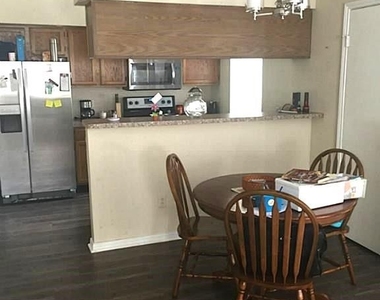 2402 Sycamore Avenue - Photo Thumbnail 7