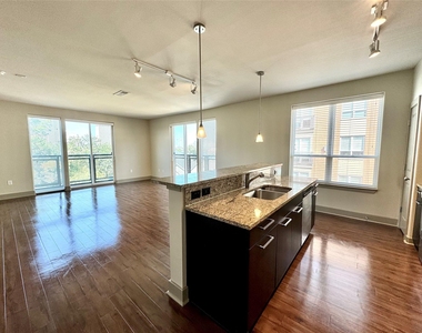 1340 W Gray Street - Photo Thumbnail 3
