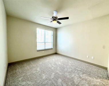 1340 W Gray Street - Photo Thumbnail 9