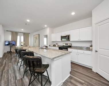 1816 Corsica Creek Lane - Photo Thumbnail 9