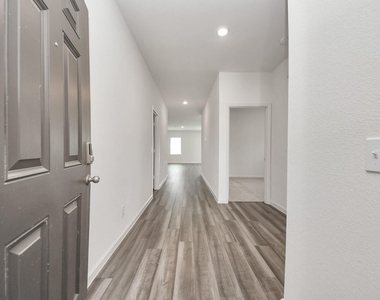 1902 Corsica Creek Lane - Photo Thumbnail 3