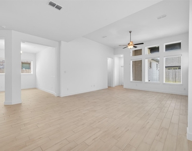 211 Amaranth Way - Photo Thumbnail 11