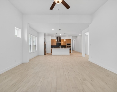 211 Amaranth Way - Photo Thumbnail 13