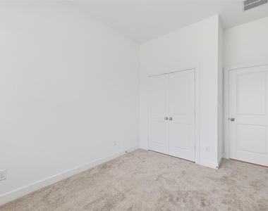 211 Amaranth Way - Photo Thumbnail 4