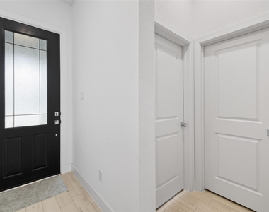 211 Amaranth Way - Photo Thumbnail 3