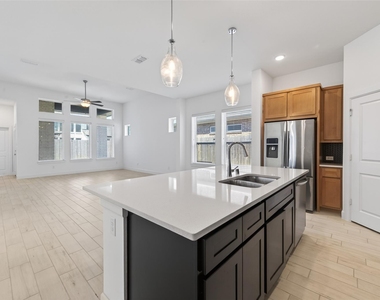 211 Amaranth Way - Photo Thumbnail 17