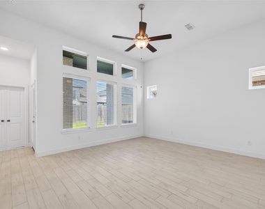 211 Amaranth Way - Photo Thumbnail 12