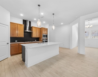 211 Amaranth Way - Photo Thumbnail 18