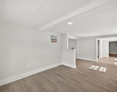 1814 33rd Street - Photo Thumbnail 3