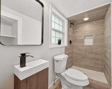 1814 33rd Street - Photo Thumbnail 11