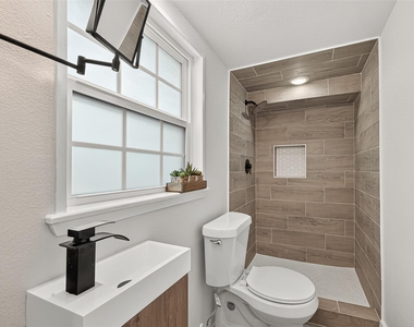 1814 33rd Street - Photo Thumbnail 8