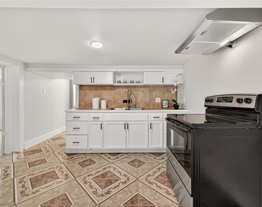 1814 33rd Street - Photo Thumbnail 5