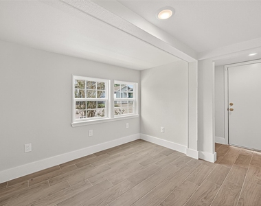 1814 33rd Street - Photo Thumbnail 6