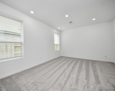 1062 Blue Stone Drive - Photo Thumbnail 17
