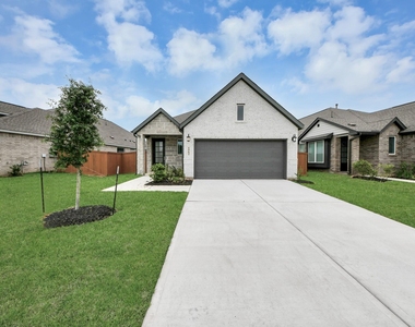 1062 Blue Stone Drive - Photo Thumbnail 2