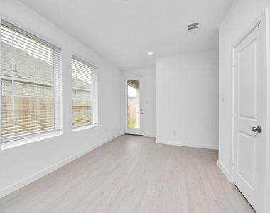 1062 Blue Stone Drive - Photo Thumbnail 31