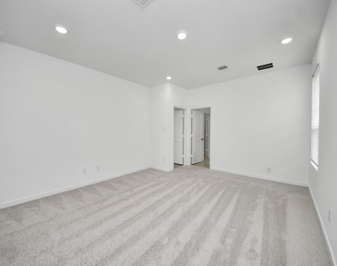 1062 Blue Stone Drive - Photo Thumbnail 19
