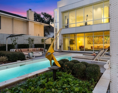 1509 Banks Street - Photo Thumbnail 3