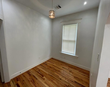 2118 Carter Street - Photo Thumbnail 6