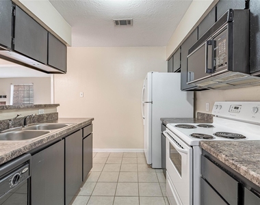 2401 Sycamore Ave - Photo Thumbnail 10