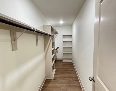 2622 Rosalee Street - Photo Thumbnail 3
