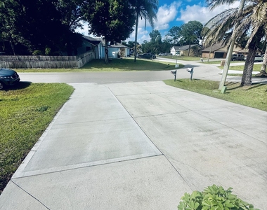 614 Lynbrook Street Nw - Photo Thumbnail 2