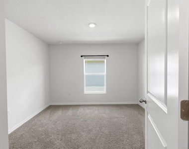 13196 Golden Lime Avenue - Photo Thumbnail 15