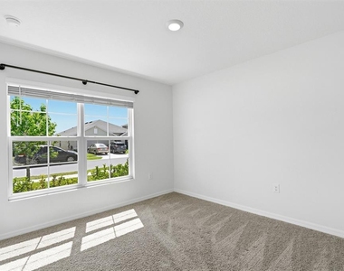 13196 Golden Lime Avenue - Photo Thumbnail 9