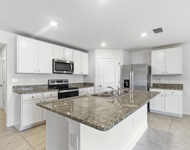13196 Golden Lime Avenue - Photo Thumbnail 18