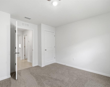 13196 Golden Lime Avenue - Photo Thumbnail 16