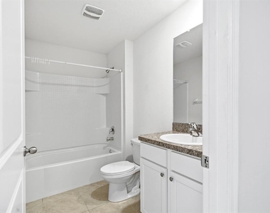 13196 Golden Lime Avenue - Photo Thumbnail 11