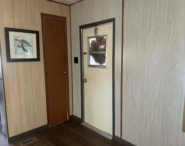 7801 34th Avenue N - Photo Thumbnail 2