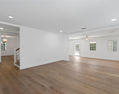 4704 W Brookwood Drive - Photo Thumbnail 10