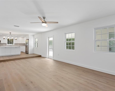 4704 W Brookwood Drive - Photo Thumbnail 8