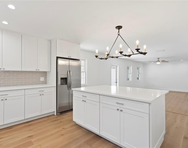 4704 W Brookwood Drive - Photo Thumbnail 18