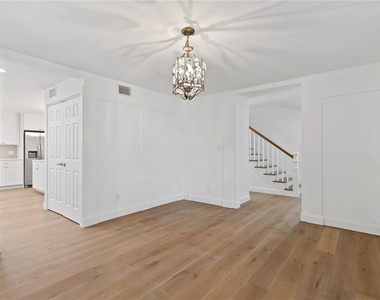 4704 W Brookwood Drive - Photo Thumbnail 3