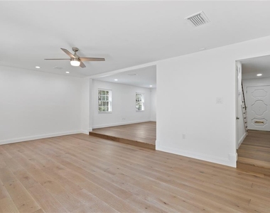 4704 W Brookwood Drive - Photo Thumbnail 9